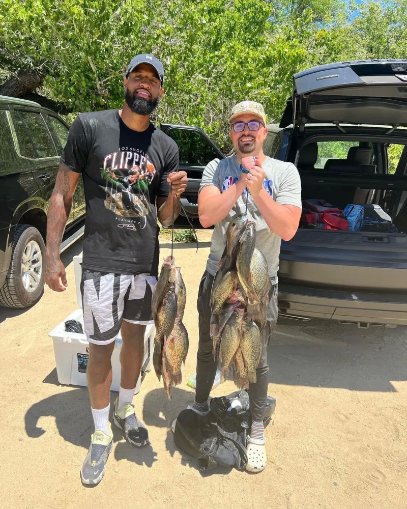 与球迷之间 与球迷之间